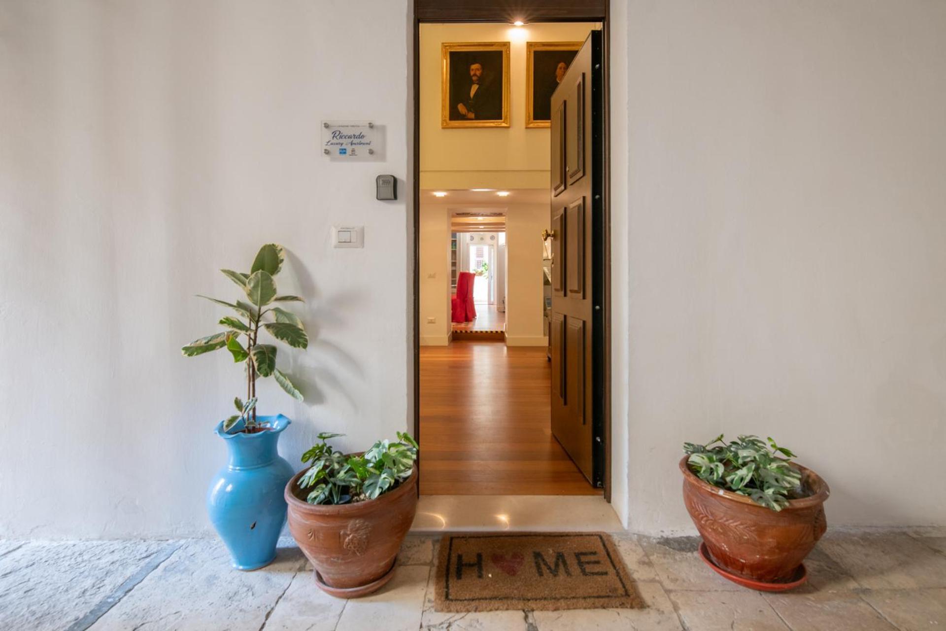 Riccardo Luxury Apartment Bari Exteriör bild